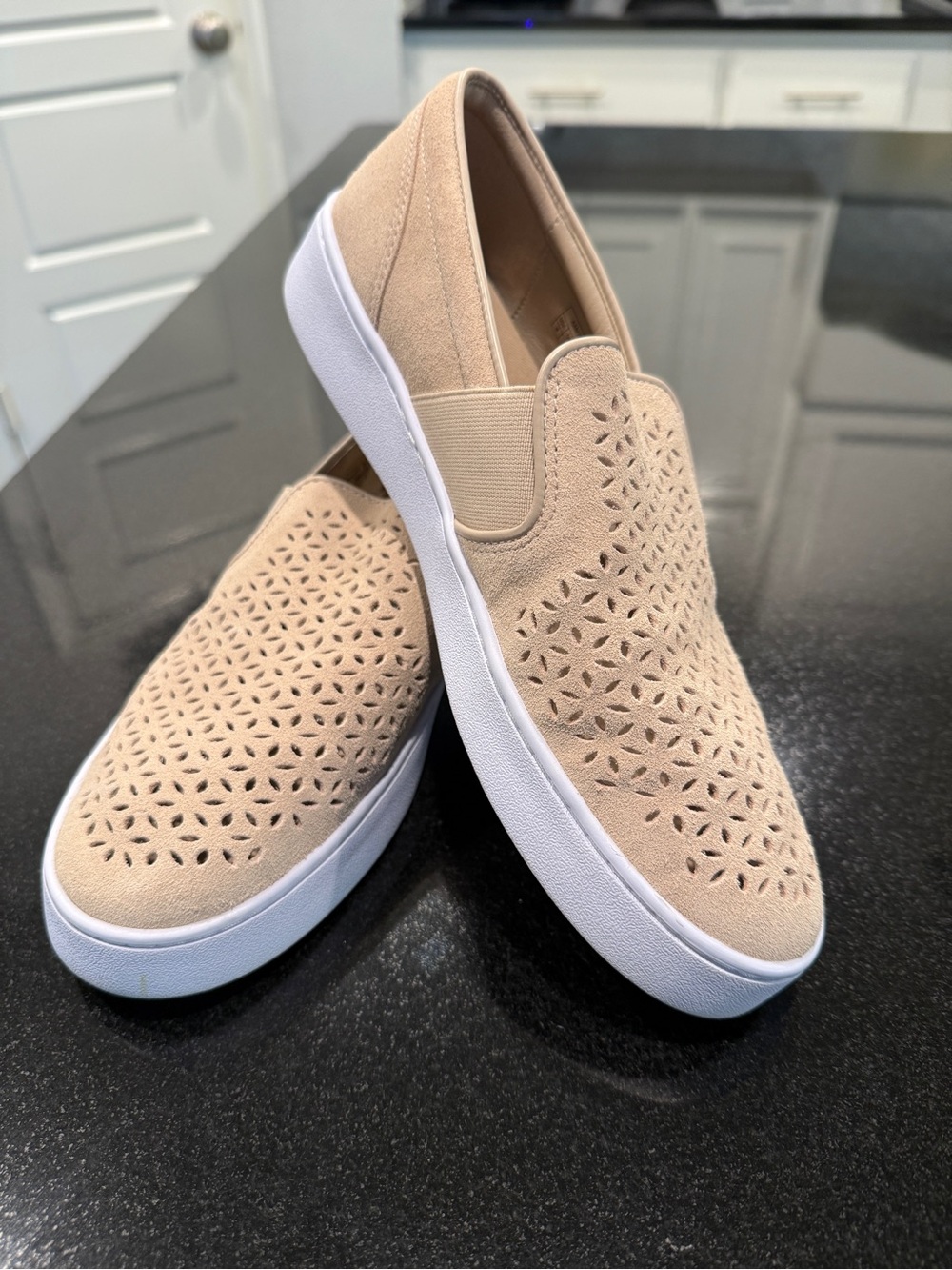 Vionic Kani Nude Suede Slip On Sneakers Size 9